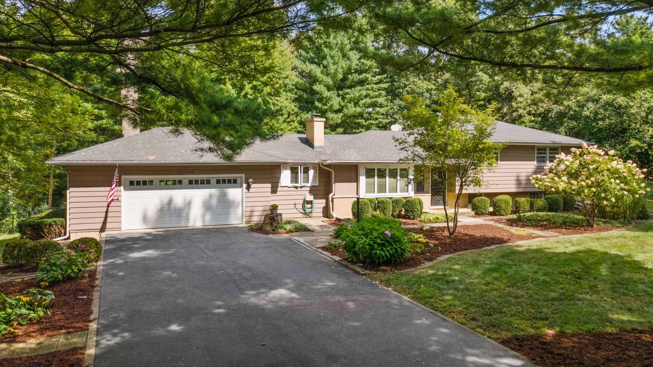 30W520 Arbor Ln, West Chicago, IL 60185